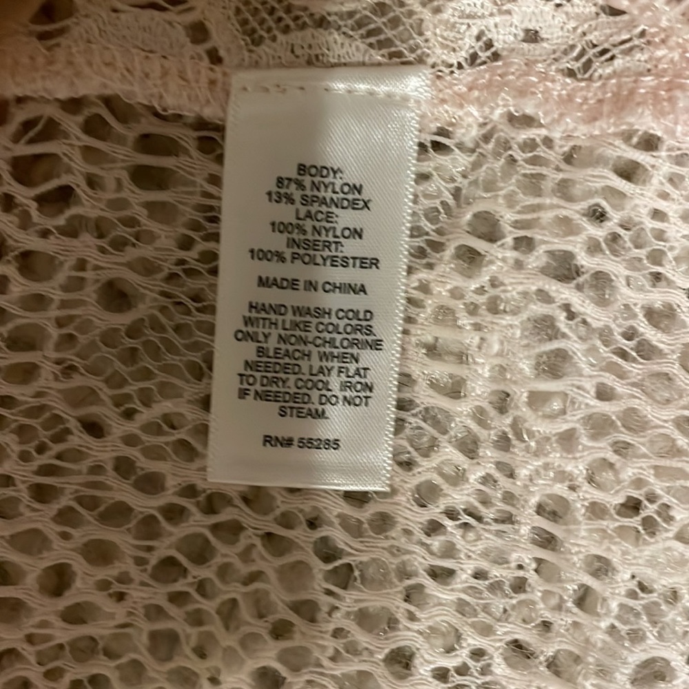 Express Crochet Sleeveless Top - Picture 5 of 5